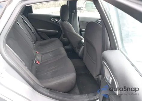 2015 Chrysler 200 Limited z USA, uszkodzony, nr VIN 1C3CCCAB7FN536823